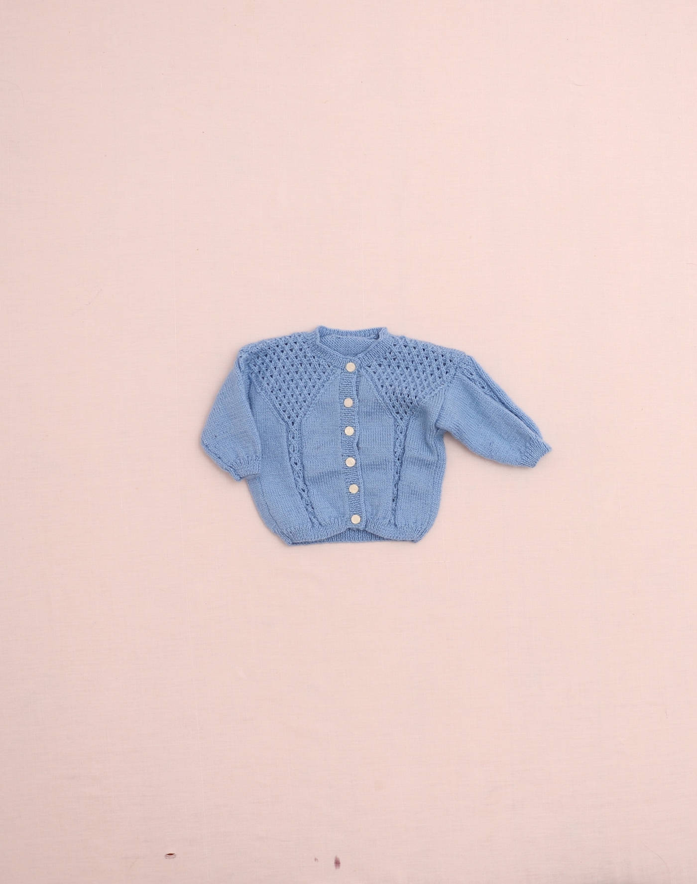 Cardigan bleu effet ajouré fait main
