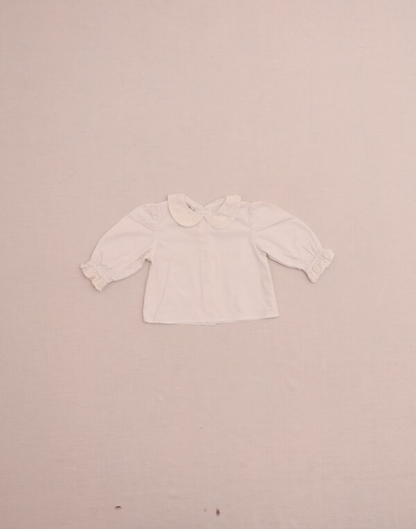 Blouse à col brodé